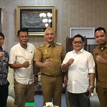 Dengan Seragam ASN, Rambut Pasha Ungu Curi Perhatian Warganet