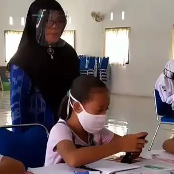 Siswa SD Kotamobagu Kesulitan Belajar Karena Tak Punya Gawai 