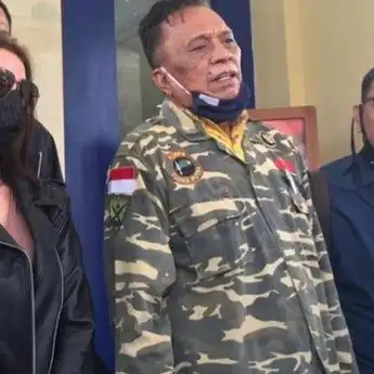 Datang untuk Mendukung Anaknya, Ayah Kandung Jerinx SID Berteriak 'Merdeka'