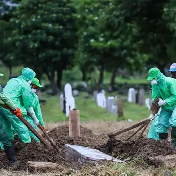 Sumbang 50% Angka Kematian, Bawa Pulang Jenazah Covid-19 Tren Baru Penularan