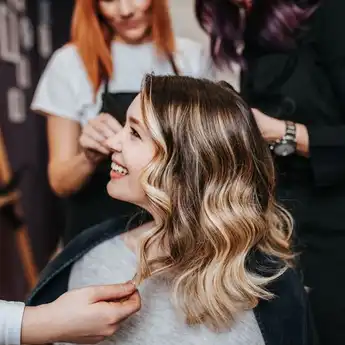 Ingin Tampil Menarik dengan Highlight Rambut? Begini Perawatannya!