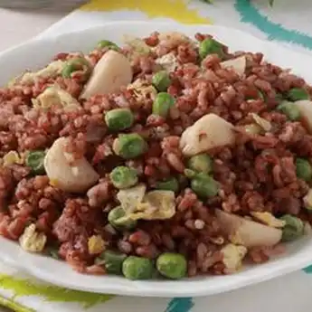 Dianggap Paling Sehat, Rupanya Nasi Merah Lebih Berbahaya dari Nasi Putih, Kok Bisa?