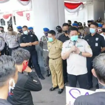 Gubernur Sumsel Temui Para Peserta Aksi Unjuk Rasa Omnibus Law
