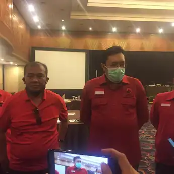 PDI Perjuangan Serahkan B1-KWK pada Delapan Paslon Pilkada Jabar 