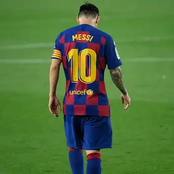 Putuskan Tinggal Barcelona, Lionel Messi Dicap Sebagai Penghianat Dalam Sejarah Sepak Bola