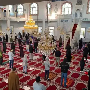 MUI Imbau Shalat Berjamaah Ditiadakan di Zona Merah Covid-19