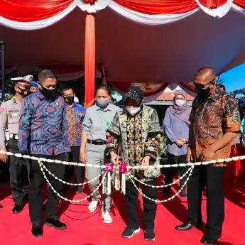 Risma Resmikan Rusunawa dan Kolam Renang Jambangan Surabaya 