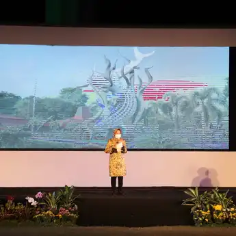 Fasilitasi Seniman, Risma Buka Parade Seni Budaya Surabaya Via Virtual