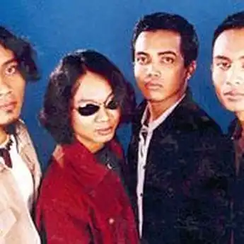 Lirik Lagu 'Buih Jadi Permadani' - Exist, Salah Aku Juga Karna Jatuh Cinta
