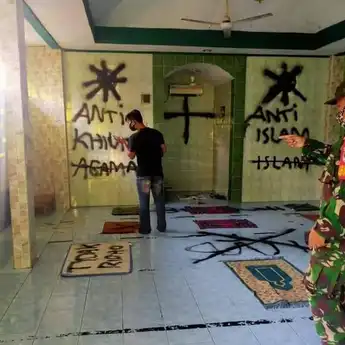 Viral Aksi Vandalisme di Masjid Tanggerang, Tembok Dicoret Hingga Al-Quran Disobek