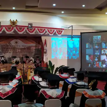 UNR Gelar Wisuda Sarjana XXXVIII Serta Wisuda Pascasarjana XI