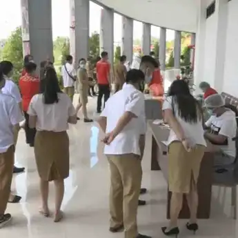 60 Orang yang Masuk Kategori Kontak Erat Resiko Tinggi dengan Pejabat Sekwan Sulut Ikuti Tes Usap