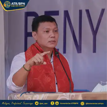 Serahkan Sertifikat di Sumbawa, Pemerintah Hadir untuk Rakyat