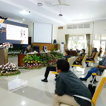 Bertahan di Era Normal Baru, Wagub Jatim: Angkatan Kerja Muda Bisa Menjadi Pekerja Lepas 