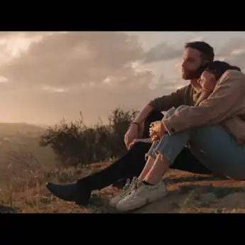 Lirik 'Happiest Year' - Jaymes Young, Lengkap dengan Chord Gitar