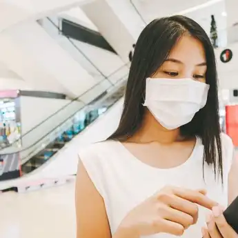Tips Merawat Bibir yang Sering Tertutup Masker di Saat New Normal