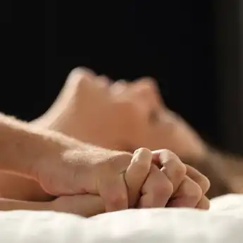 Pria Wajib Tahu! Desahan Wanita saat Berhubungan Intim Ternyata Ada Manfaatnya