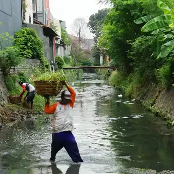 Jaga Saluran Air, Pemkot Minta Warga Tak Buang Sampah Sembarangan