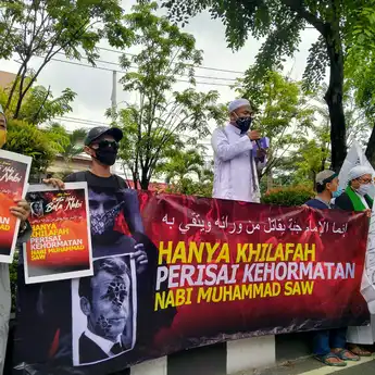 Disambut Sinoman Hadrah, Demo Bela Islam Protes Presiden Prancis