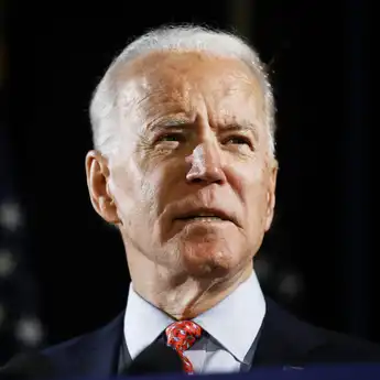 Pada Hari Pertama Menjabat, Joe Biden Hapus Larangan Wisatawan dari Negara Muslim