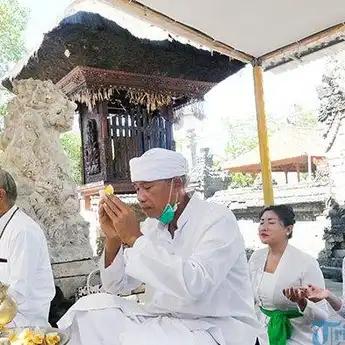 Keluarga dan Simpatisan Jerinx Laksanakan Persembahyangan, Begini Kata Istri