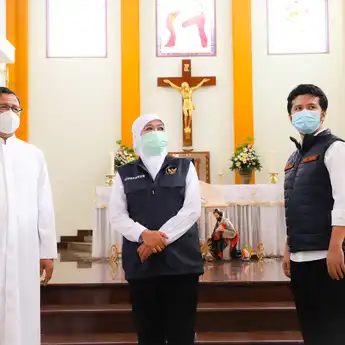 Gubernur Bersama Forkopimda Jatim Tinjau Gereja, Pastikan Keamanan & Patuhi Prokes