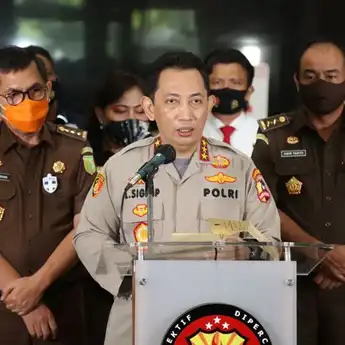 Komjen Sigit Terima Segudang Pujian, dari Jilbab hingga Makalah Terbaik