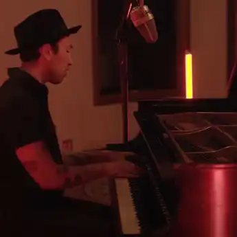Lirik Lagu dan Chord ‘Love Is Gone’ Milik SLANDER ft. Dylan Matthew, dengan Terjemahan