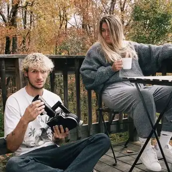 Lirik Lagu ‘emily’ - Jeremy Zucker ft. Chelsea Cutler, dengan Terjemahannya