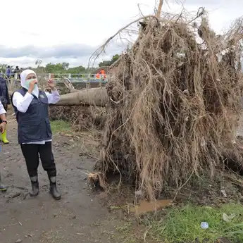 Banjir Jombang, Gubernur Jatim: Masyarakat Jangan Membuang Sampah ke Sungai