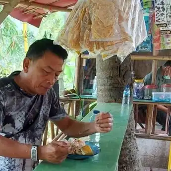 Makan di Warung Pinggir Jalan, Moeldoko: Membawa Kenangan Masa Kecil