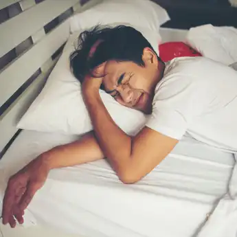 Pantesan Tidur Ga Nyenyak! Ternyata 8 Kebiasaan Makan Ini Jadi Penyebabnya, Salah Satunya Makan Makanan Pedas!