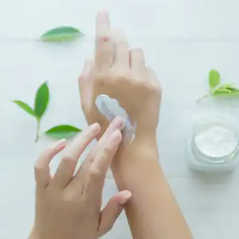Bahaya, 5 Bahan Ini Patut Dihindari Saat Memilih Body Lotion!