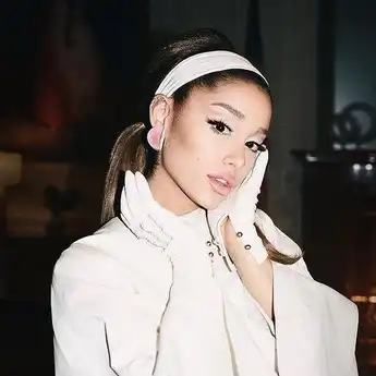 Makna Lagu Intro (End of the World) Ariana Grande yang Lagi Viral