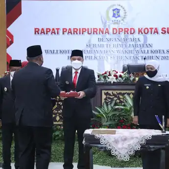 Sertijab Wali Kota, Gubernur Khofifah Tekankan Surabaya Tetap Jadi Barometer Kebangkitan Ekonomi Jatim