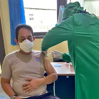 Hari Pertama Vaksinasi Covid-19 di Klinik Polisi Udara Pondok Cabe