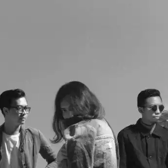 Lirik dan Chord Gitar Lagu 'Tunggu Aku'- Good Morning Everyone