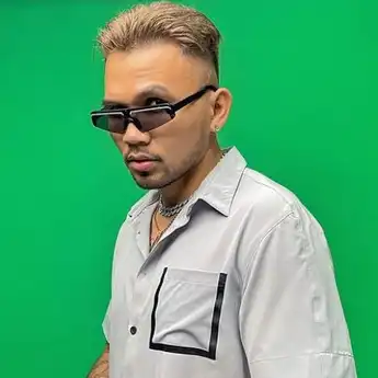 Tertunda 3 Tahun, Roy Ricardo Bongkar Kisah di Balik Album ‘Cuma Di Indo’