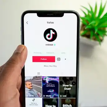 Lirik Lagu Aku Masih Memikirkanmu - Kezia yang Viral di TikTok