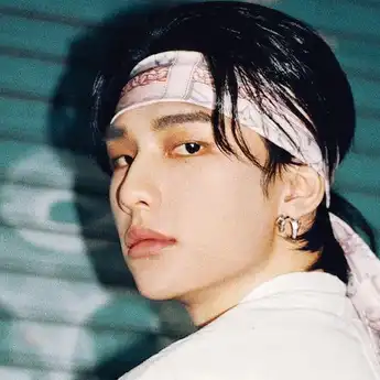 Lirik dan Terjemahan Lagu Long For You Milik Hyunjin STRAY KIDS (SKZ)