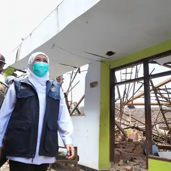 Gempa Jatim, Gubernur Khofifah Tinjau dan Beri Santunan Ahli Waris Korban Meninggal  