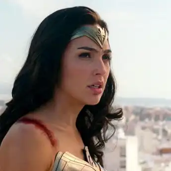 Gal Gadot Menceritakan Kisah Ia Memotong Sebagian Jarinya Saat Membuat Salad