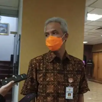Minta Kerumunan di Pasar Diawasi, Ganjar: Kalau Tak Bisa Dikendalikan, Bubarkan!