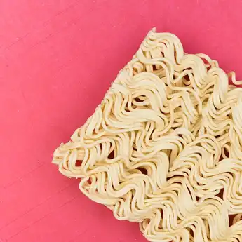 Bihun Instan vs Mie Instan, Mana Lebih Baik? Ini Kata Dokter