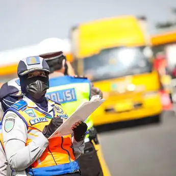Hari Pertama Pelarangan Mudik, Ratusan Kendaraan Harus Putar Balik