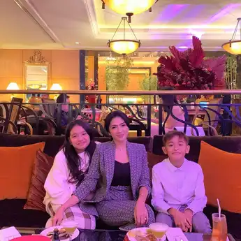 6 Seleb Ini Masih Betah Jadi Single Mom, Bahagia Bersama Buah Hati