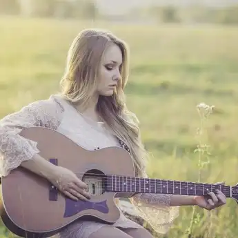 Lirik Lagu Jadian Yuk yang Dipopulerkan Chloe Pawapua