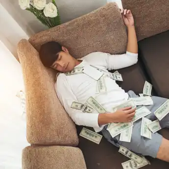 5 Zodiak Ini Berpeluang Besar Jadi Kaya Raya, Apa Penyebabnya?