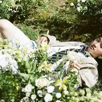 Lirik Lagu 'Rose' Milik D.O EXO, Lengkap dengan Terjemahan Bahasa