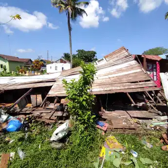 Potret Kemiskinan di Banjarmasin: Rumah Warga Ambruk, Pemko Cuma Sediakan Rumah Singgah